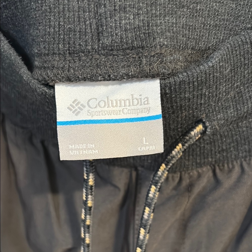 Columbia Women’s Size L Gray Capri Pants with Elastic Waistband - Picture 2 of 2